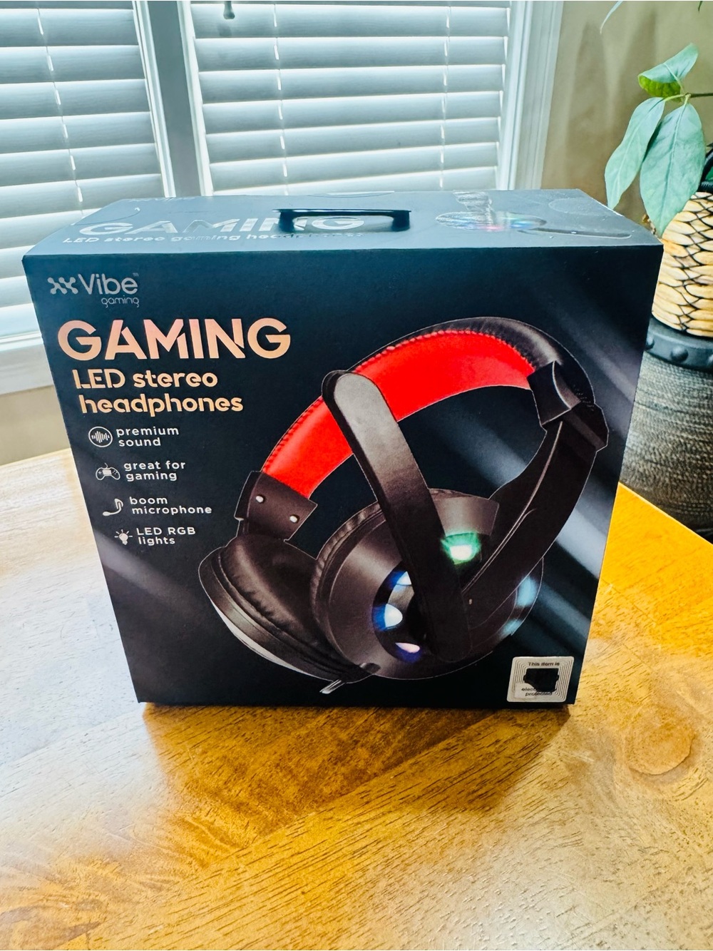 Vibe Gaming LED Stereo Headphones w Microphone NIB